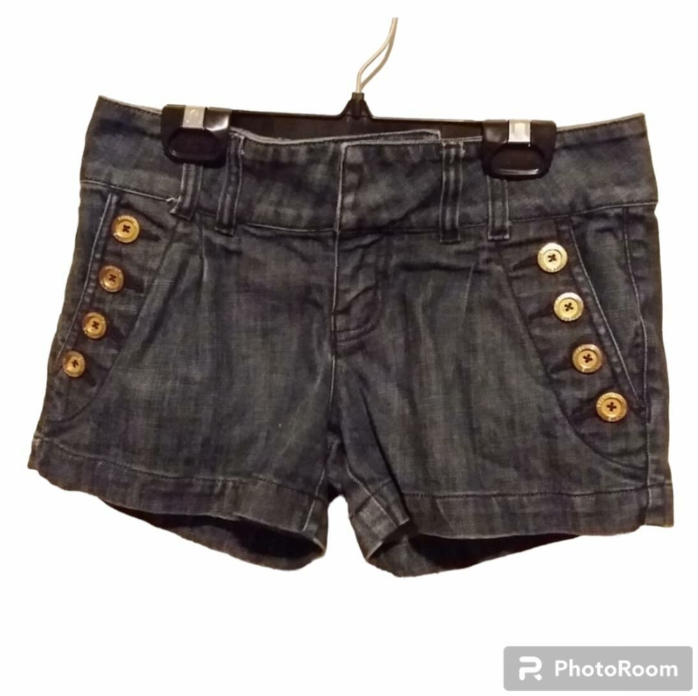 ⭐HP⭐ ARDEN B  Ladies Button Detail Denim Shorts - EUC